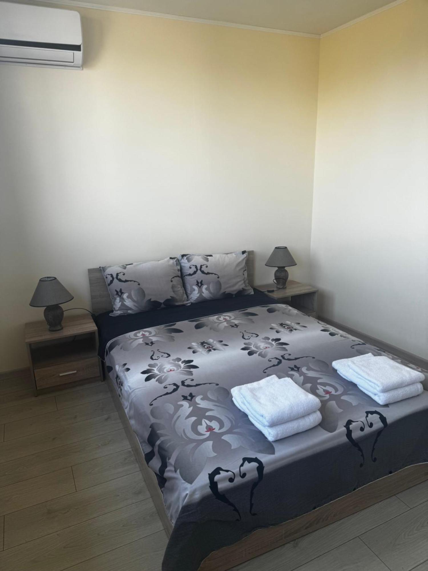 Avelov Art Apartment Burgas Bagian luar foto