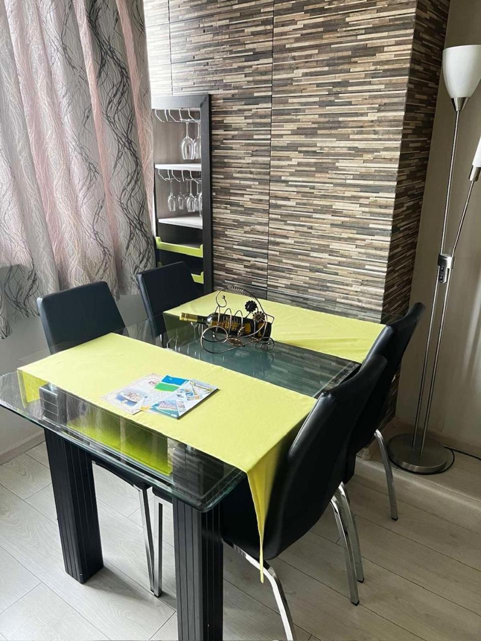 Avelov Art Apartment Burgas Bagian luar foto